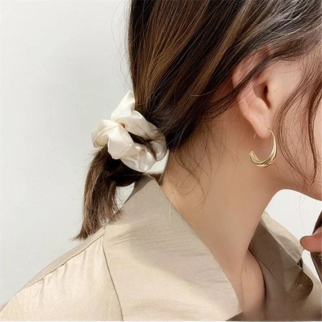 LUXURY GOLD AND SILVER EARRINGS | ELEGANT DESIGN, HIGH-QUALITY JEWELLERY
