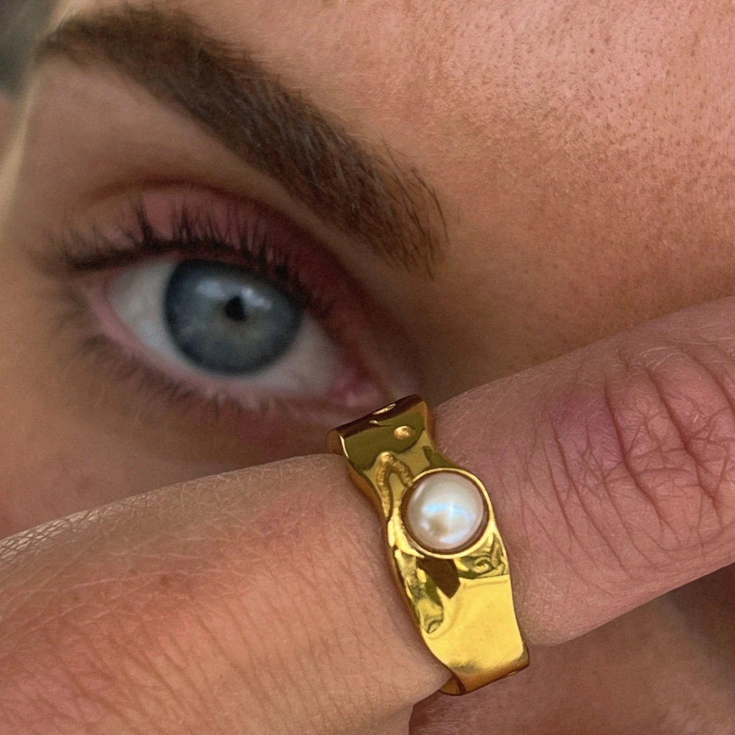 VINTAGE NATURAL GOLD PEARL RING | ELEGANT CLASSIC SHINE