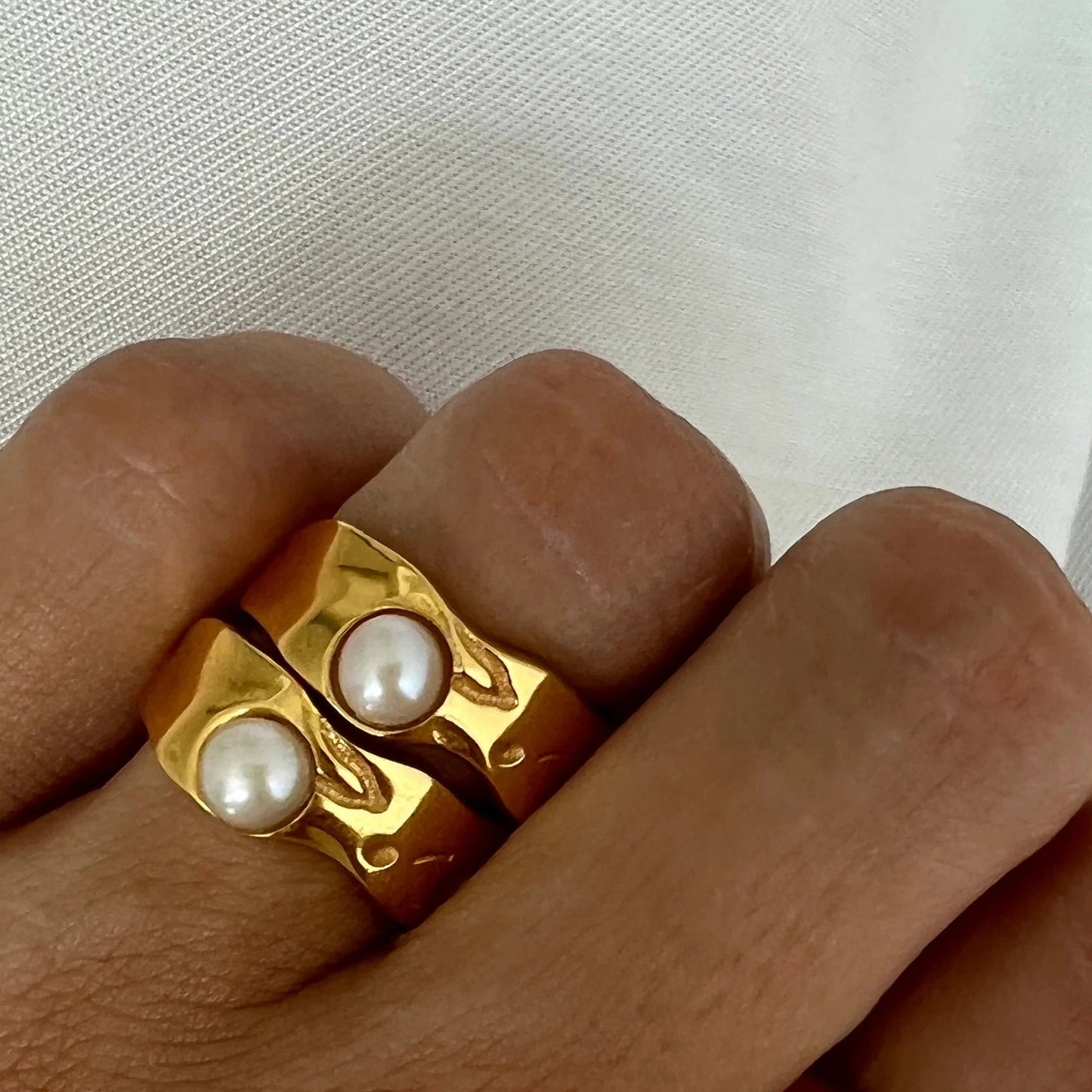 VINTAGE NATURAL GOLD PEARL RING | ELEGANT CLASSIC SHINE
