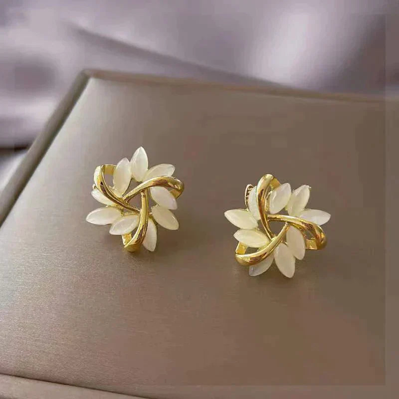 LUXURY WHITE OPAL EARRINGS IN GOLD | ELEGANT SHINE, HIGH-QUALITY JEWELRY