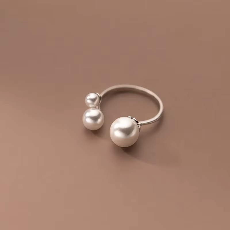 ADJUSTABLE TRIANGULAR FRESHWATER PEARL RING | ELEGANT, CUSTOMISABLE DESIGN