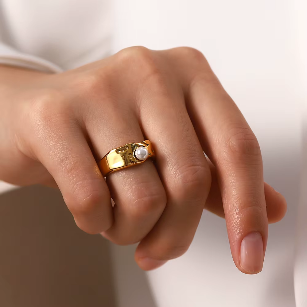 VINTAGE NATURAL GOLD PEARL RING | ELEGANT CLASSIC SHINE