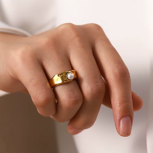 VINTAGE NATURAL GOLD PEARL RING | ELEGANT CLASSIC SHINE