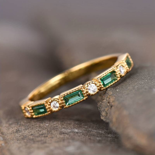 GOLD RING WITH EMBEDDED GREEN ZIRCON | ELEGANT VINTAGE STYLE